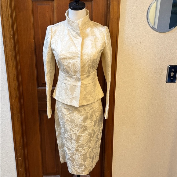 Valentino Jackets & Blazers - PRICE FIRM NWT Valentino Roma Beige Textured  Blazer & Skirt Set Size 40|4